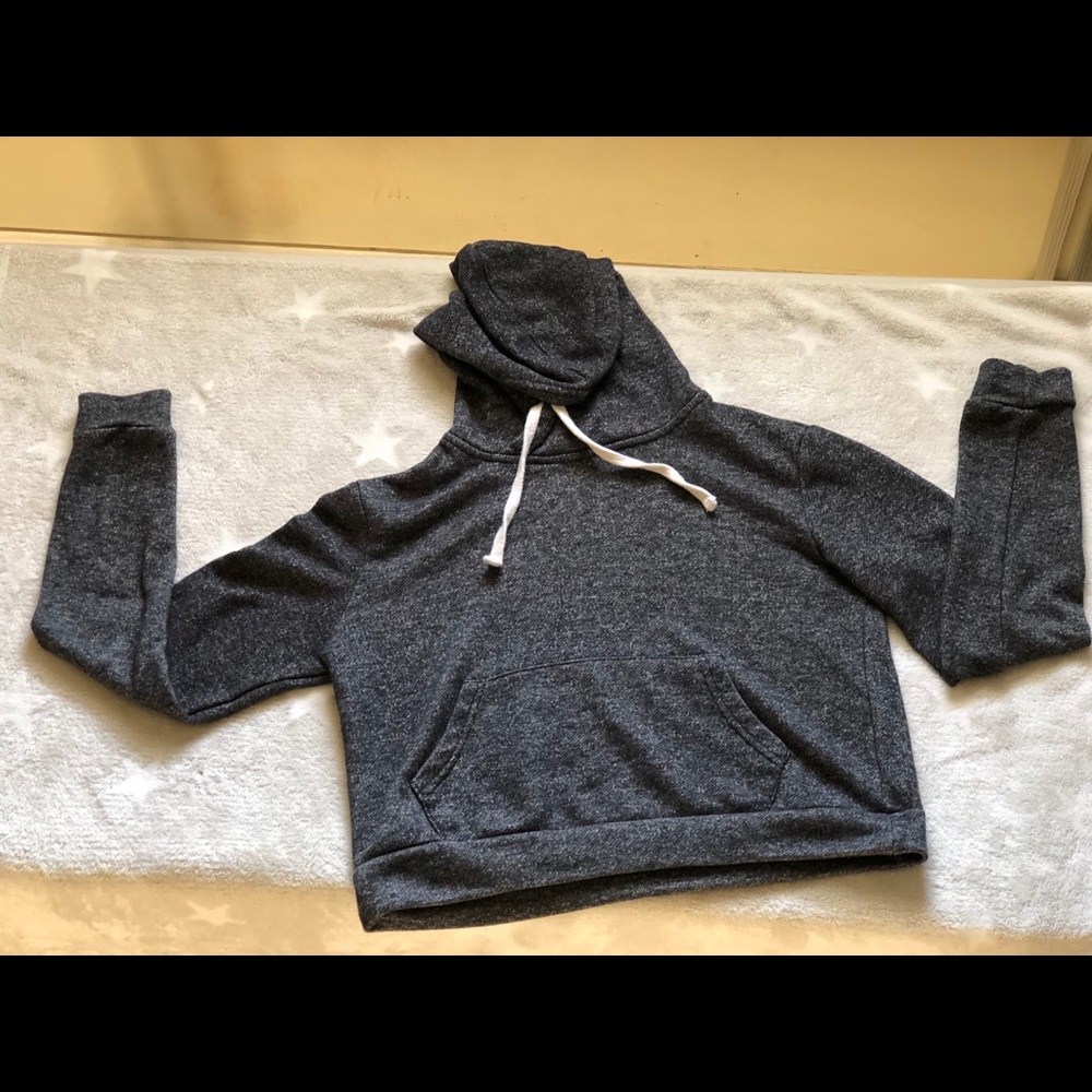 grey, crop-top pullover 🤍